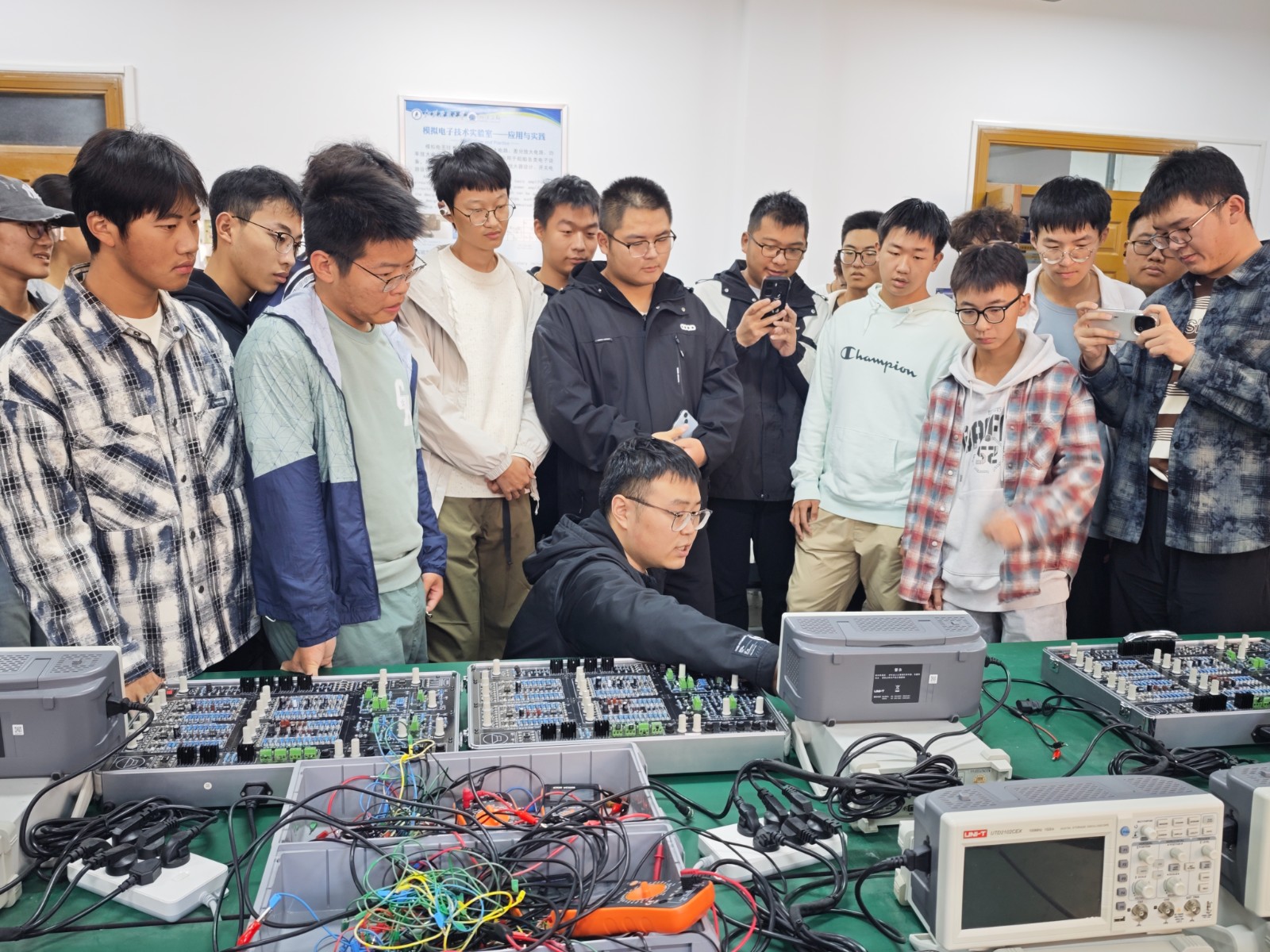 1763348583419491.jpg MVIMG_20251028_140356.jpg